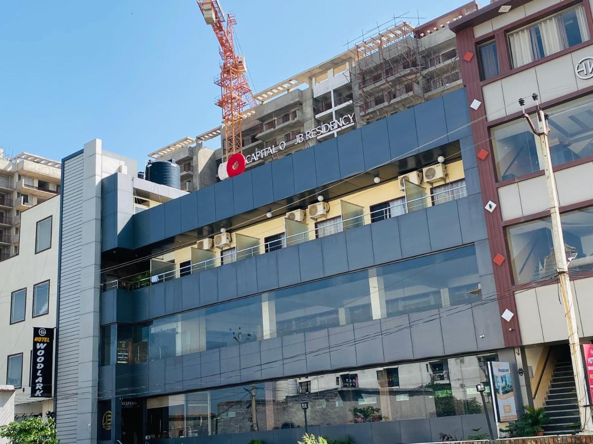 Готель Jb Residency Zirakpur !! Top Rated & Most Awarded Property In Zirakpur Екстер'єр фото