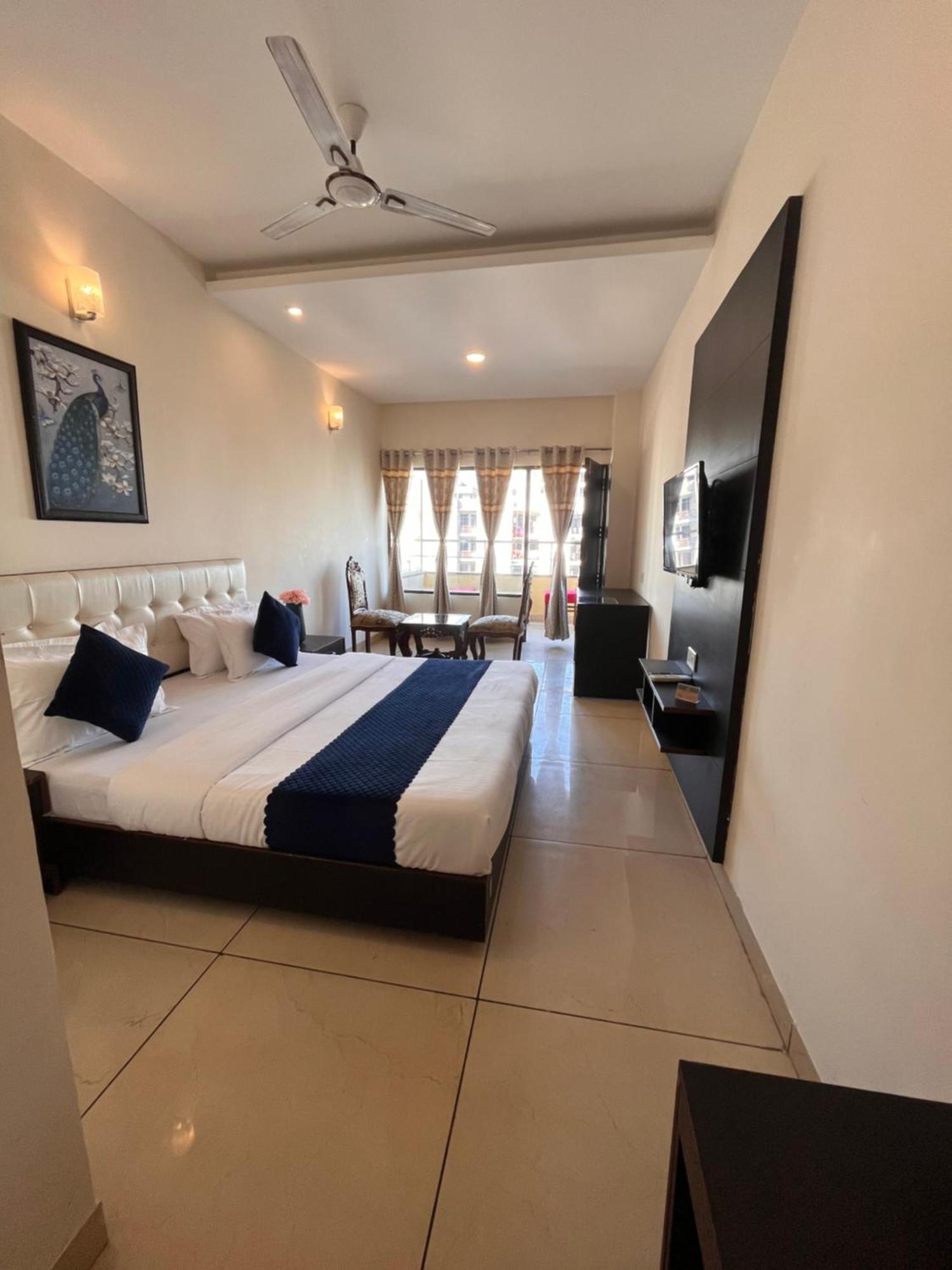 Готель Jb Residency Zirakpur !! Top Rated & Most Awarded Property In Zirakpur Екстер'єр фото