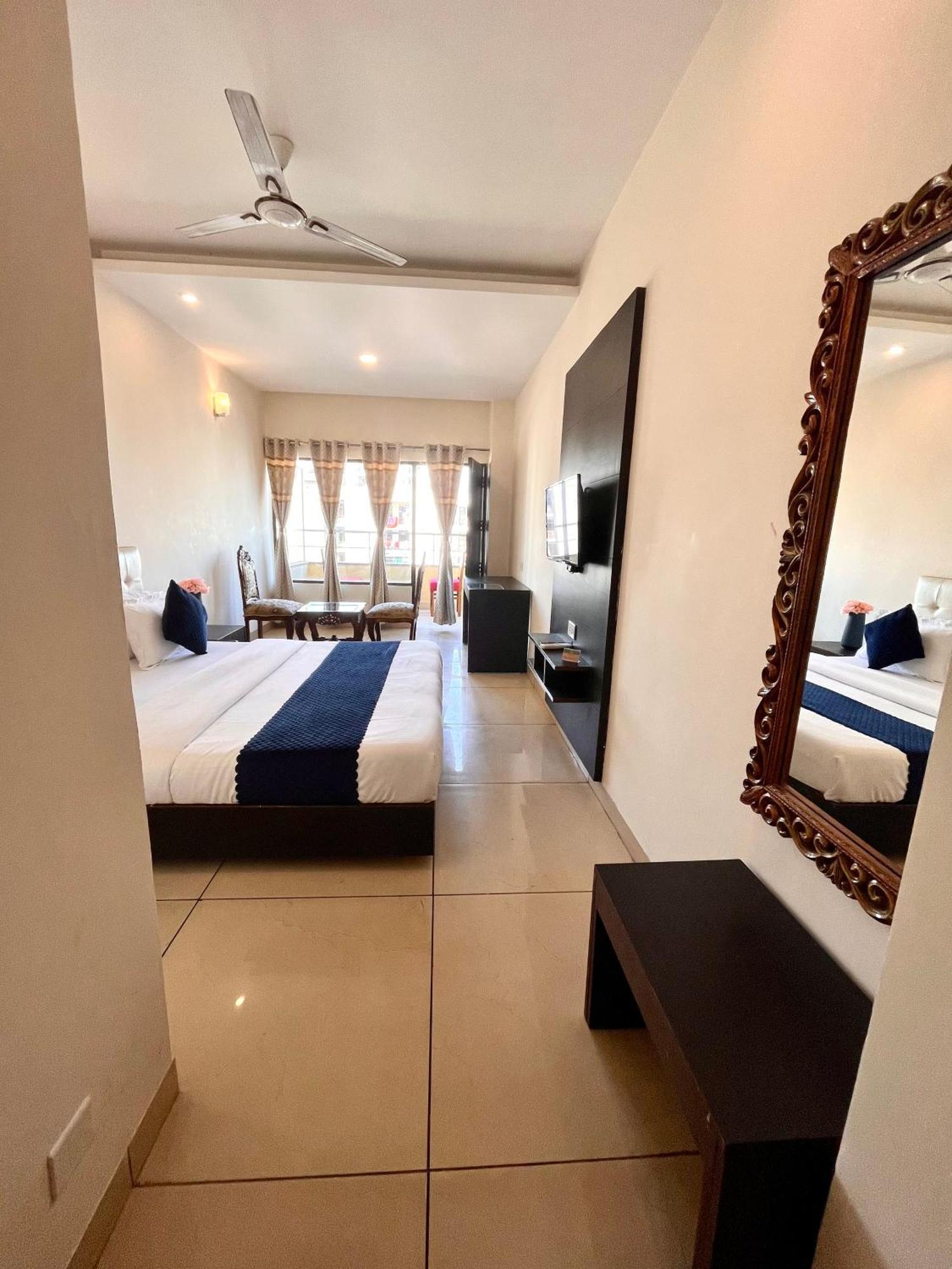 Готель Jb Residency Zirakpur !! Top Rated & Most Awarded Property In Zirakpur Екстер'єр фото