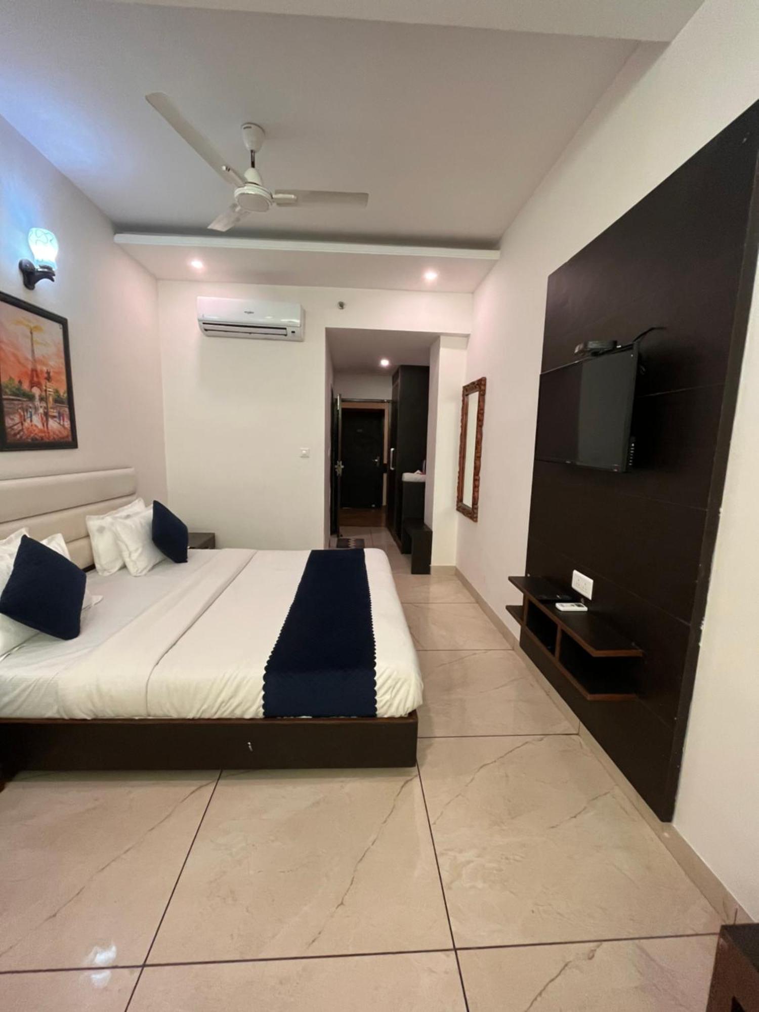 Готель Jb Residency Zirakpur !! Top Rated & Most Awarded Property In Zirakpur Екстер'єр фото