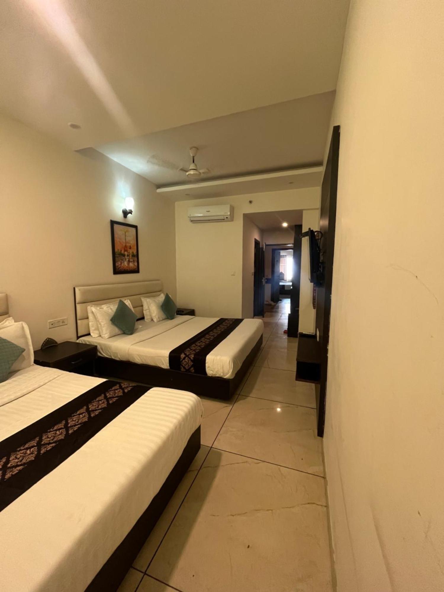 Готель Jb Residency Zirakpur !! Top Rated & Most Awarded Property In Zirakpur Екстер'єр фото