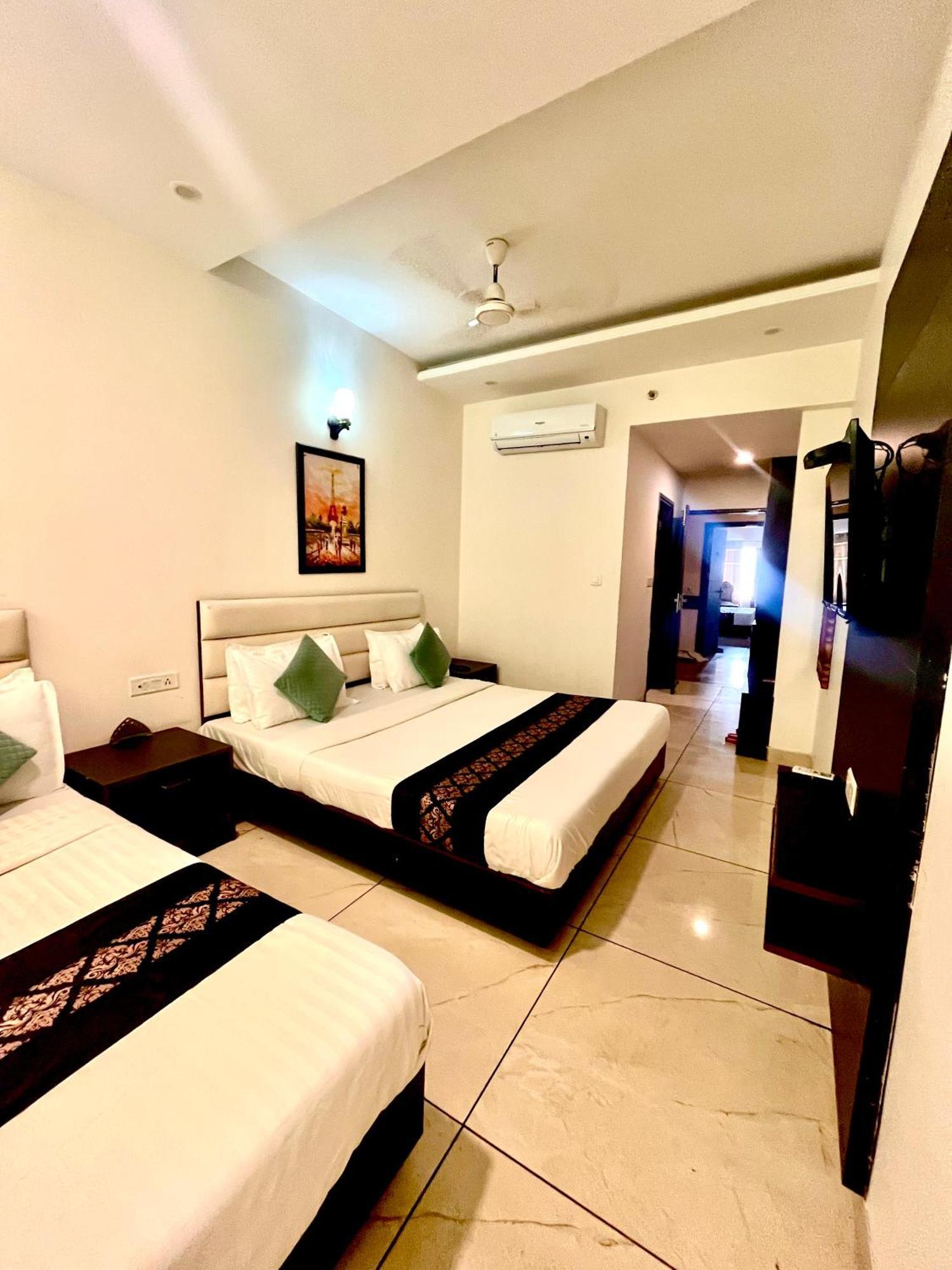 Готель Jb Residency Zirakpur !! Top Rated & Most Awarded Property In Zirakpur Екстер'єр фото