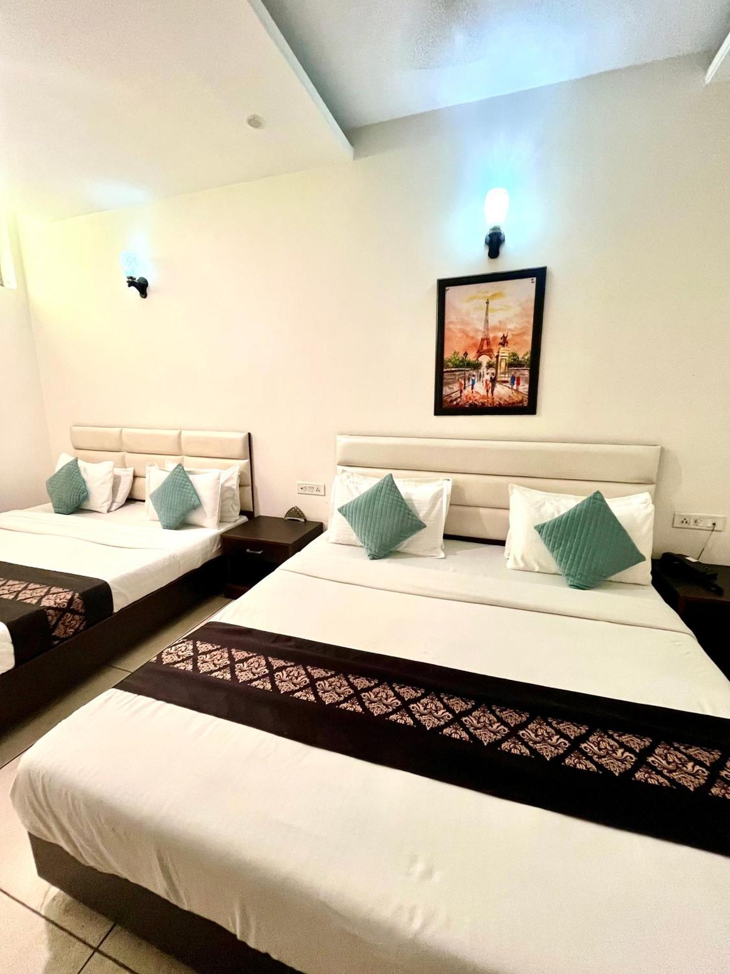 Готель Jb Residency Zirakpur !! Top Rated & Most Awarded Property In Zirakpur Екстер'єр фото